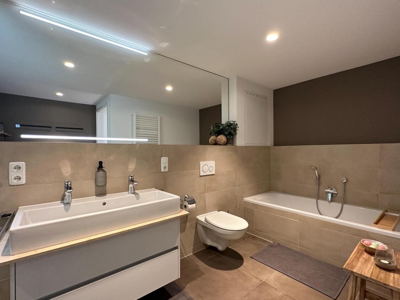 Апартаменти Truly - Viel Platz Fuer Business & Familie - Modern, Garage, Fahrstuhl Аугсбург Екстер'єр фото